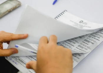 Mais de 33 milhões de brasileiros não votaram no primeiro turno das Eleições 2026. Abstenção e indecisos ganham peso na disputa de 25 de outubro.