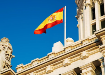Sindicatos espanhóis convocam greve geral para 11 de novembro em protesto contra a crise da moradia. Eleições antecipadas serão realizadas no dia 29.