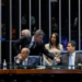 Senado aprova PEC que prevê o fim da escala 6x1, jornada de 40 horas semanais e dois dias de descanso remunerado sem redução salarial.