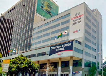 Justiça Federal atende recurso da OABRJ e proíbe a venda de petições judiciais produzidas por inteligência artificial sem advogados.