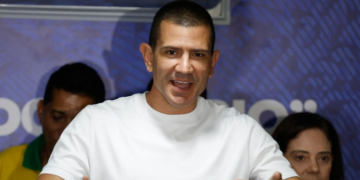 TRE-RJ proclama Douglas Ruas (PL) governador eleito do Rio de Janeiro no primeiro turno, após retotalização elevar seu resultado para 50,88% dos votos válidos.