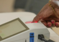 Comparecimento às urnas pode ajudar beneficiários do INSS a comprovar vida. Saiba como consultar a situação e evitar pendências no benefício.