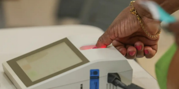 Comparecimento às urnas pode ajudar beneficiários do INSS a comprovar vida. Saiba como consultar a situação e evitar pendências no benefício.