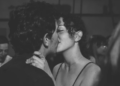 Descubra o que significa sonhar com beijo na boca, beijo apaixonado, pessoa conhecida ou falecida e entenda as principais interpretações simbólicas.