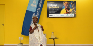 Conceição Evaristo conduz oficina literária para profissionais da assistência social do Rio, com foco em acolhimento, memória, empatia e combate ao racismo.