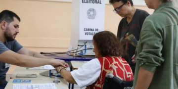 Eleitores com mais de 70 anos representam mais de 10% do eleitorado brasileiro. Campanha Vovó Vota incentiva idosos a participar do segundo turno.