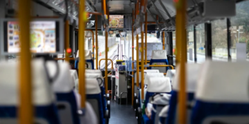 TRE-BA determina prisão de secretário de Mobilidade após redução da frota em Salvador. Ministério Público encontrou 217 ônibus parados no segundo turno.