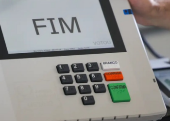 Segundo turno de 2026 teve quase 3 milhões de eleitores a mais nas urnas. Abstenção caiu para 19,22%, menor índice em 20 anos. Veja os dados.