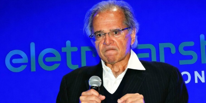 Polícia Federal investiga Paulo Guedes e dono da OnilX por suspeitas de crimes financeiros. Clientes relatam dificuldades para resgatar investimentos em criptomoedas.
