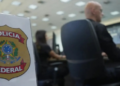 Celular apreendido revela novas pistas e leva PF à nona fase da Operação Unha e Carne no Rio. Investigação apura lavagem de dinheiro e patrimônio de luxo.