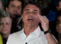 Flávio Bolsonaro afirma que pode disputar novamente a Presidência antes de 2030 caso uma decisão judicial determine a realização de novas eleições.
