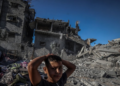 ONU alerta para possível limpeza étnica na Faixa de Gaza após avanço militar israelense, deslocamentos de palestinos e restrições à ajuda humanitária.