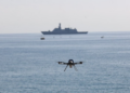 Irã denuncia suposto ataque de drones contra barcos de pesca no Estreito de Ormuz. Dois pescadores foram resgatados e outros dois seguem desaparecidos.