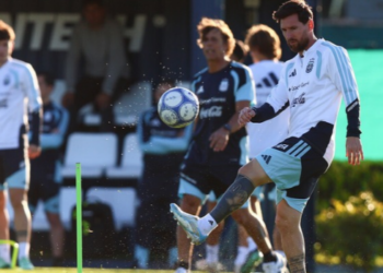  Buenos Aires prepara homenagens para Lionel Messi antes do amistoso entre Argentina e Benin, que pode marcar a despedida do craque da seleção.