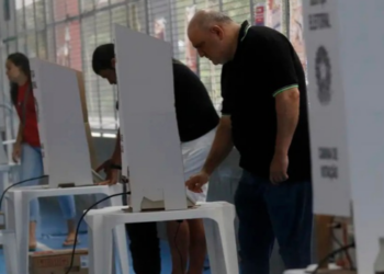 Confira a ordem dos seis votos nas eleições 2026 e saiba quais documentos levar, quem tem prioridade e o que é proibido na cabine.