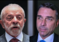 Empresa ligada a advogado investigado por fraudes no INSS pagou três voos de Flávio Bolsonaro na Europa em 2025, segundo documentos da PF.