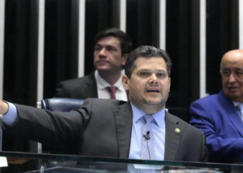 A PEC 221/2019 já foi aprovada pela Câmara dos Deputados. Portanto, se o Senado aprovar o mesmo texto nos dois turnos, sem alterações, a proposta poderá seguir para promulgação, sem necessidade de nova votação na Câmara.