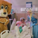 Mais de 30 crianças internadas no Hospital Souza Aguiar participaram de uma manhã especial de Dia das Crianças com presentes, brincadeiras e personagens.