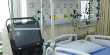 Estudo aponta que investimentos eficazes em saúde poderiam evitar 739 mil mortes no Brasil e acrescentar mais de R$ 1 trilhão ao PIB até 2050.