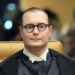 Ministro Cristiano Zanin, do STF, determinou a ampliação do horário de votação até as 19h, levando o TSE a interromper temporariamente a apuração presidencial.