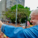 Lula participa de manifestação na Avenida Paulista, critica propostas de Flávio Bolsonaro e aborda escala 6x1, segurança pública e educação.
