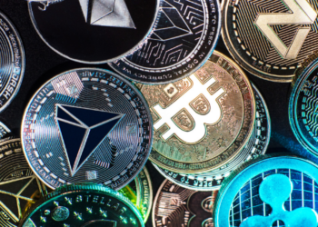 TSE suspende site Brasil 22 Token que oferecia criptomoedas por posts de apoio a Flávio Bolsonaro. Entenda a decisão.