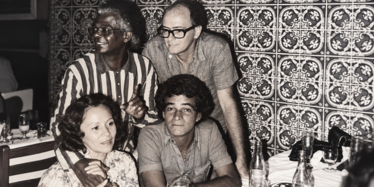 Sua trajetória mistura arte, violência, perseguição policial, marginalização e sobrevivência nas ruas da Lapa, especialmente nas primeiras décadas do século XX.