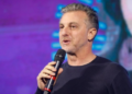 Site americano revela viagem de dirigente do RenovaBR custeada pelo governo Trump. Luciano Huck reage e entidade nega financiamento eleitoral.