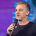 Site americano revela viagem de dirigente do RenovaBR custeada pelo governo Trump. Luciano Huck reage e entidade nega financiamento eleitoral.